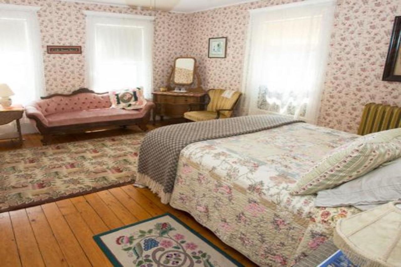 Blooming Inn Shelburne Falls Экстерьер фото
