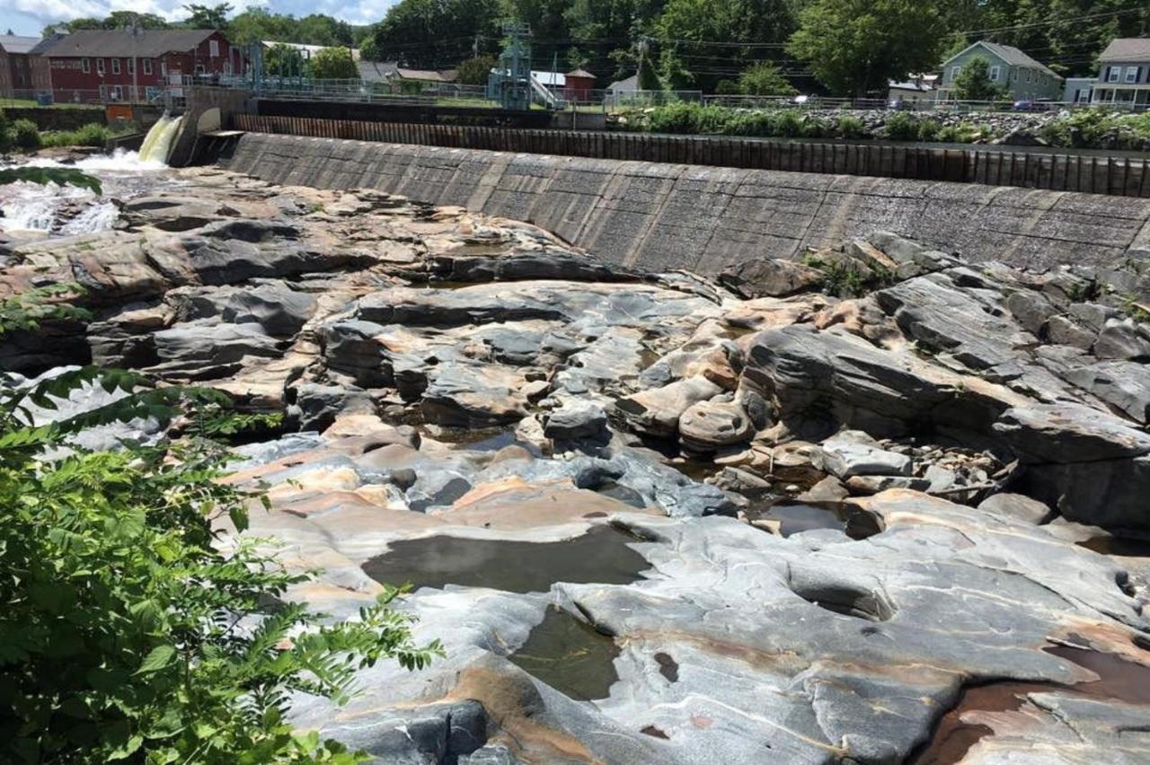 Blooming Inn Shelburne Falls Экстерьер фото