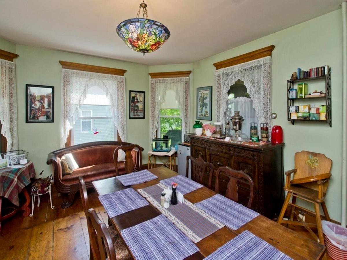 Blooming Inn Shelburne Falls Экстерьер фото