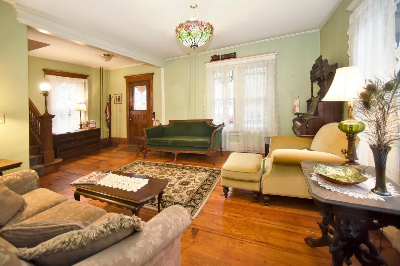Blooming Inn Shelburne Falls Экстерьер фото
