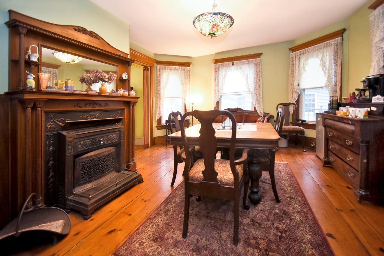 Blooming Inn Shelburne Falls Экстерьер фото