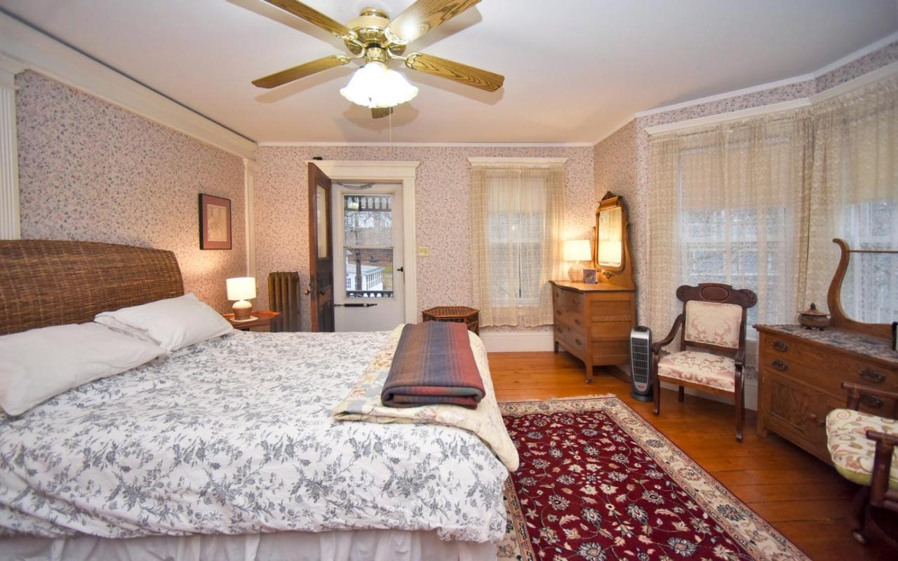 Blooming Inn Shelburne Falls Экстерьер фото