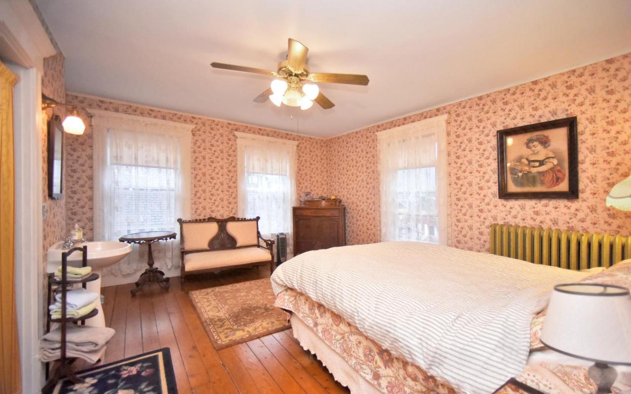 Blooming Inn Shelburne Falls Экстерьер фото