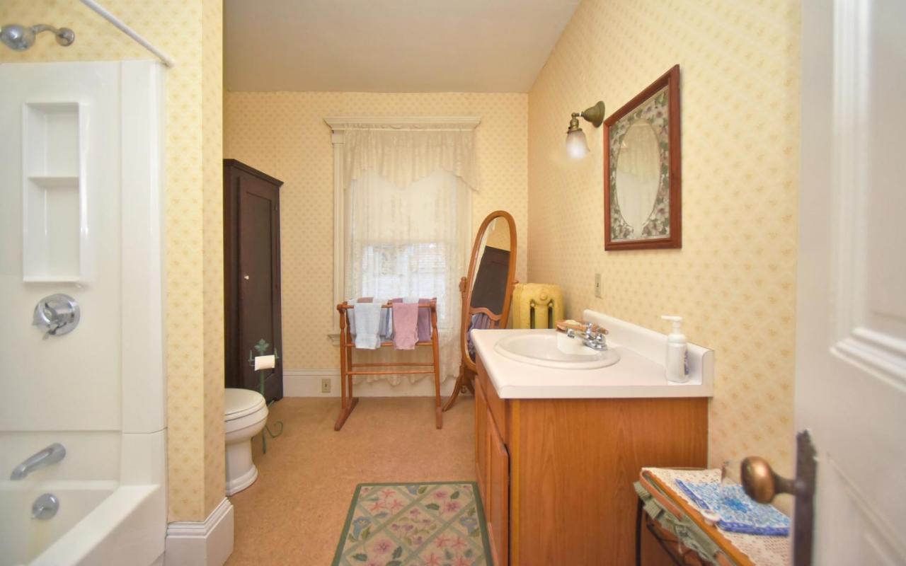 Blooming Inn Shelburne Falls Экстерьер фото