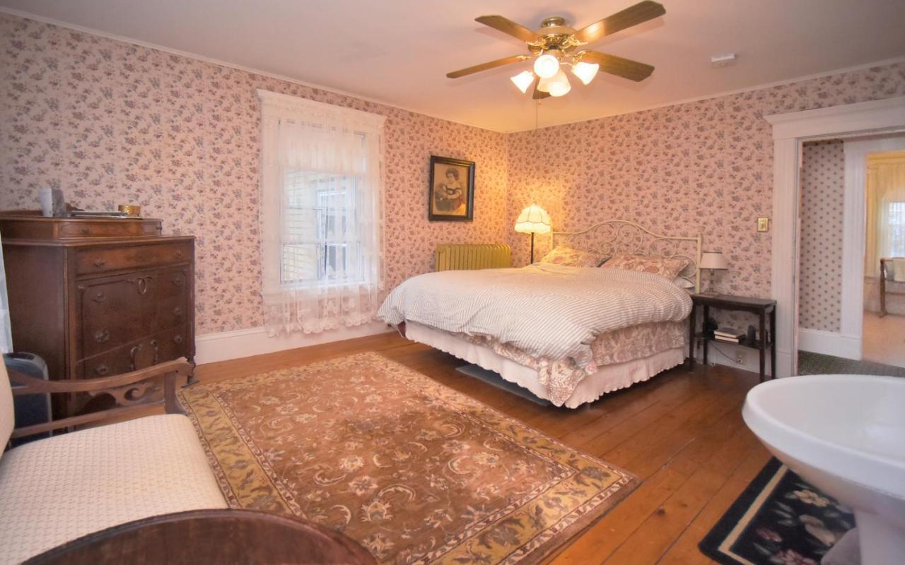 Blooming Inn Shelburne Falls Экстерьер фото