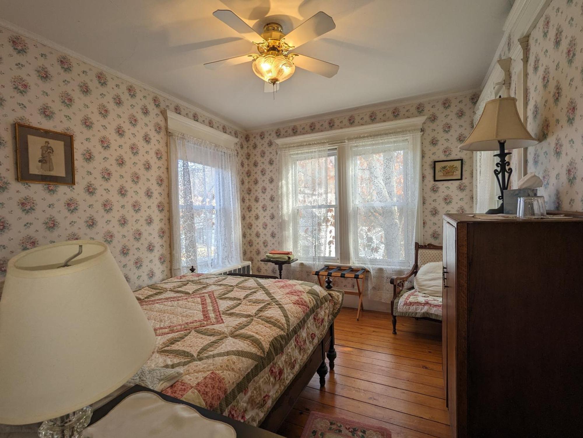 Blooming Inn Shelburne Falls Экстерьер фото