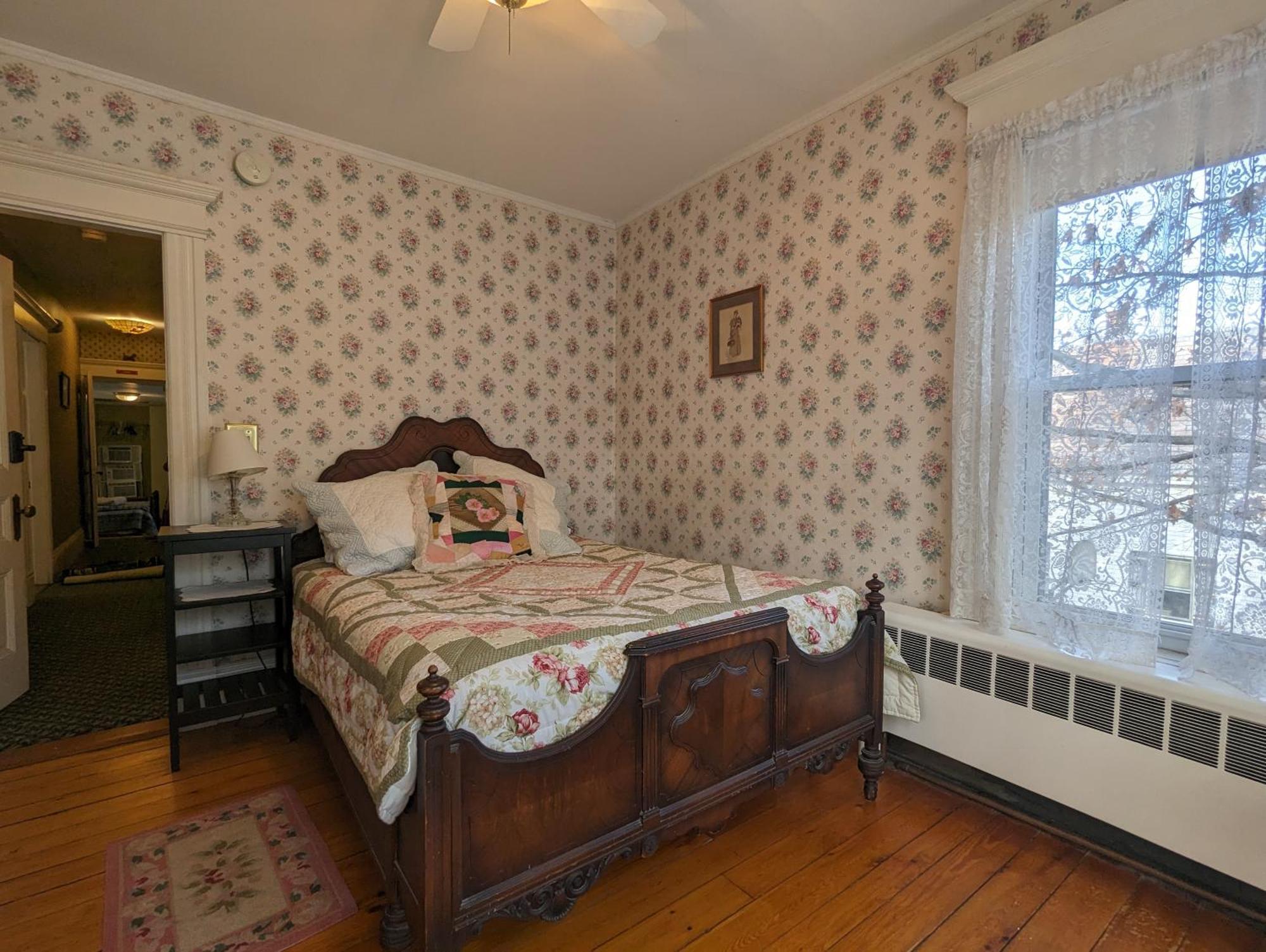 Blooming Inn Shelburne Falls Экстерьер фото