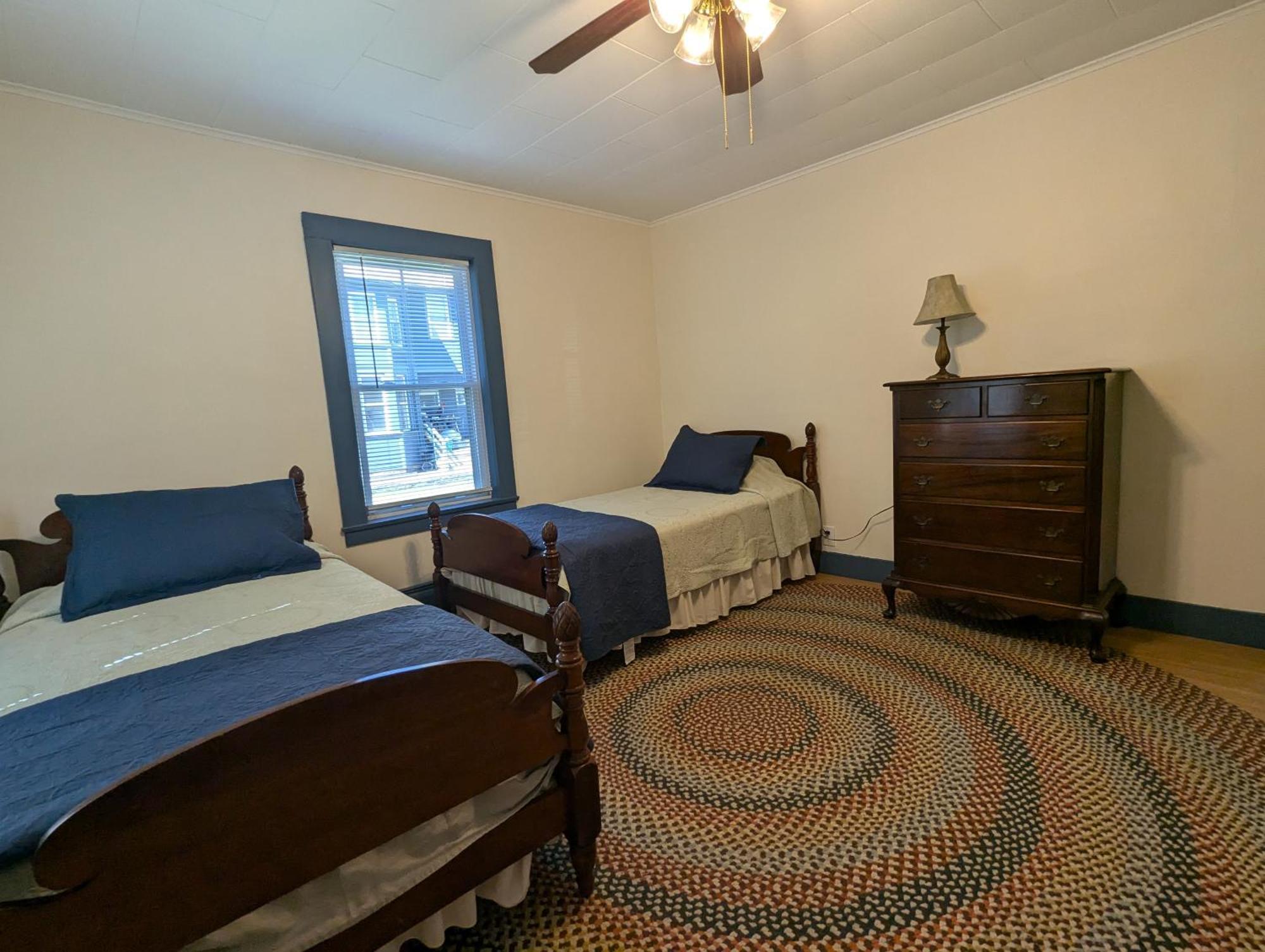 Blooming Inn Shelburne Falls Экстерьер фото